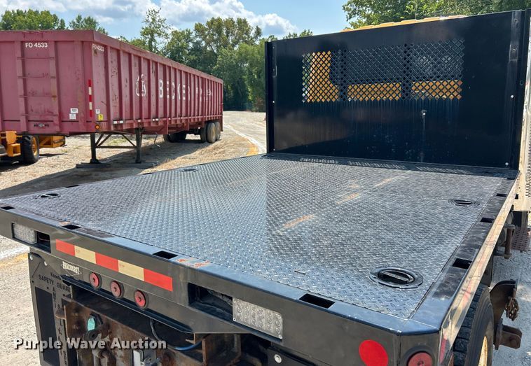 image for item EK8472 2006 International 7400 flatbed truck