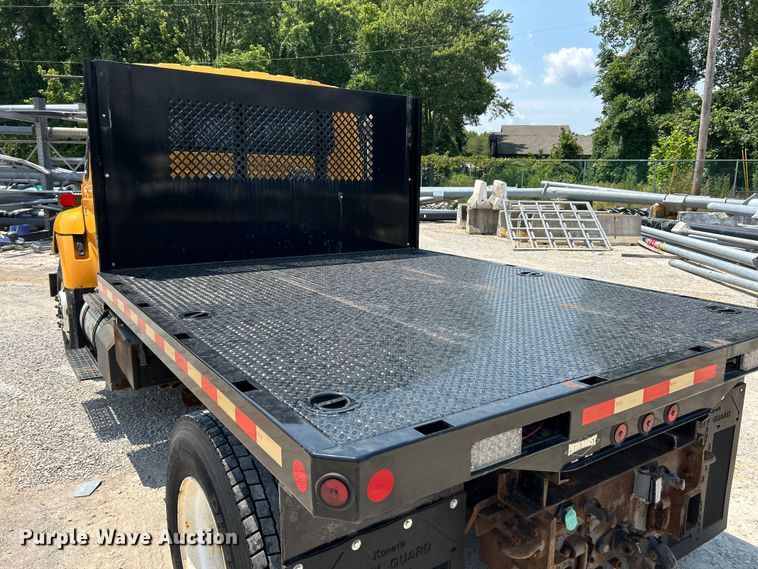 image for item EK8472 2006 International 7400 flatbed truck