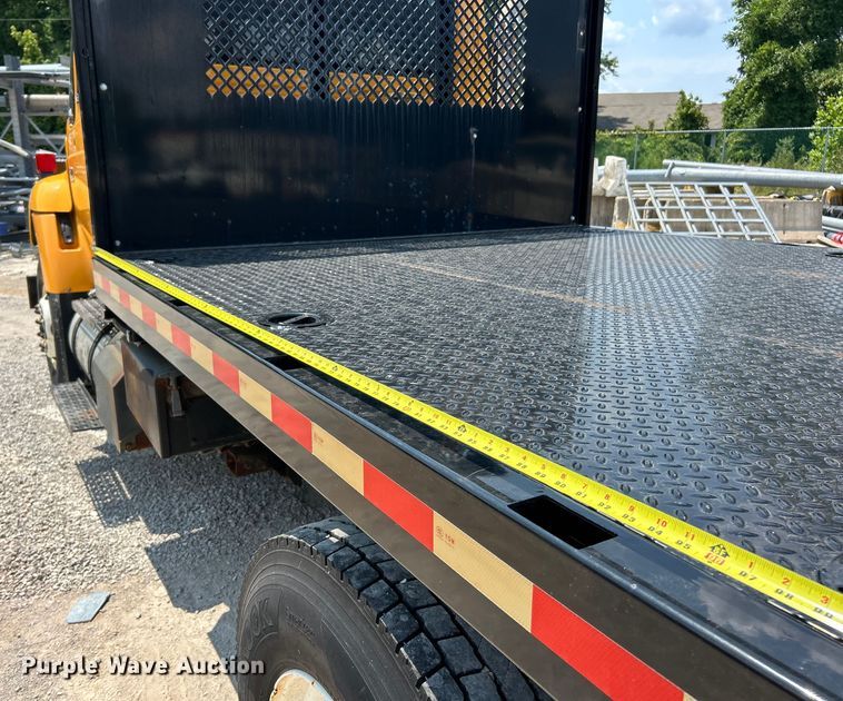 image for item EK8472 2006 International 7400 flatbed truck