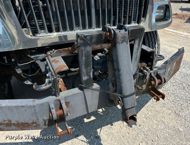 image for item EK8472 2006 International 7400 flatbed truck