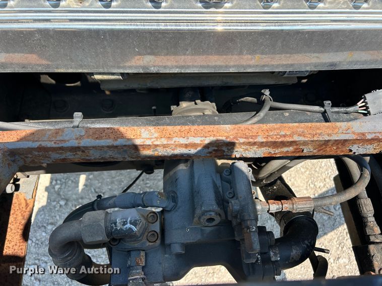 image for item EK8472 2006 International 7400 flatbed truck