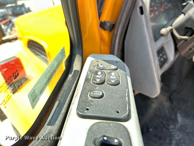 image for item EK8472 2006 International 7400 flatbed truck