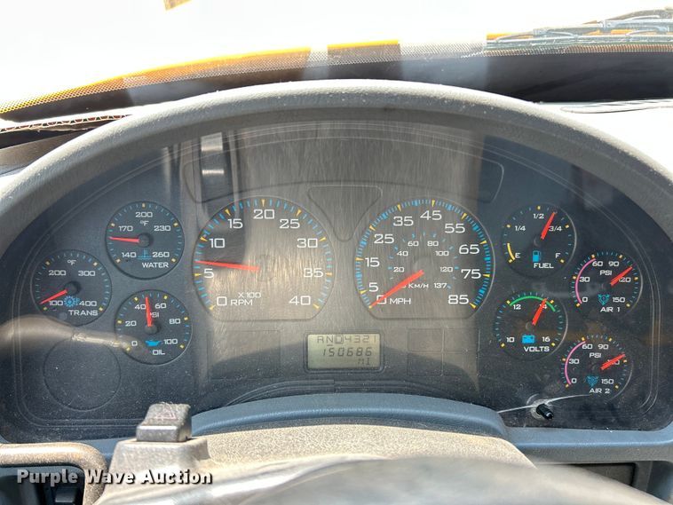 image for item EK8472 2006 International 7400 flatbed truck