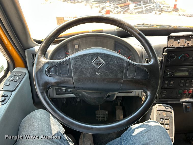 image for item EK8472 2006 International 7400 flatbed truck