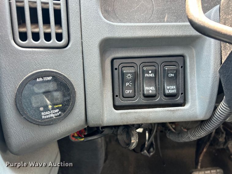 image for item EK8472 2006 International 7400 flatbed truck