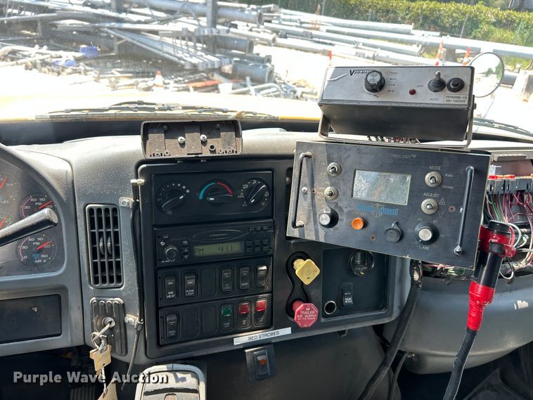 image for item EK8472 2006 International 7400 flatbed truck