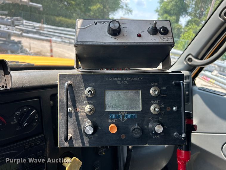 image for item EK8472 2006 International 7400 flatbed truck