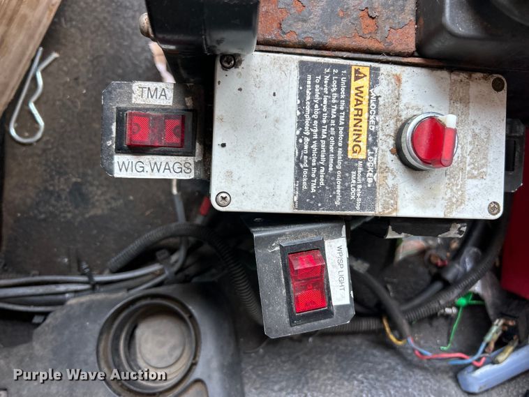 image for item EK8472 2006 International 7400 flatbed truck