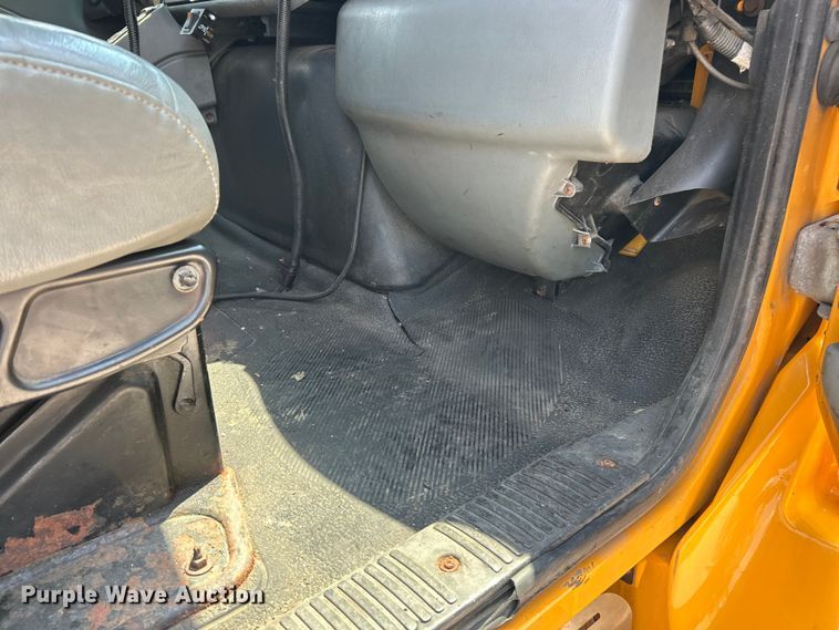 image for item EK8472 2006 International 7400 flatbed truck