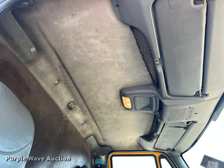 image for item EK8472 2006 International 7400 flatbed truck