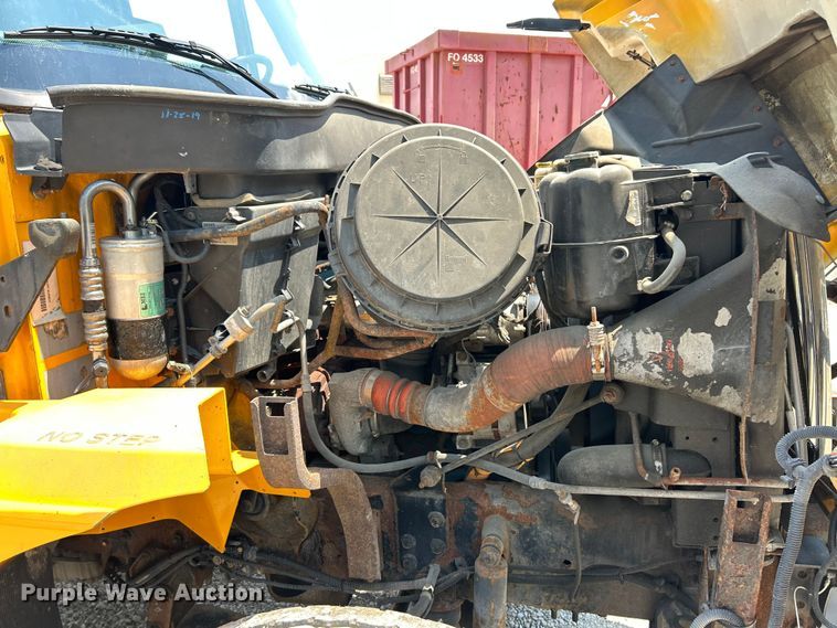 image for item EK8472 2006 International 7400 flatbed truck