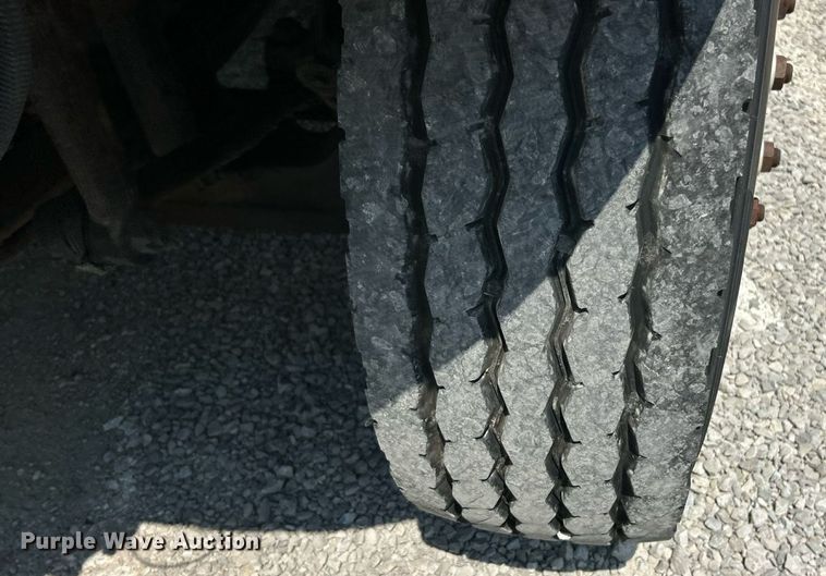 image for item EK8472 2006 International 7400 flatbed truck