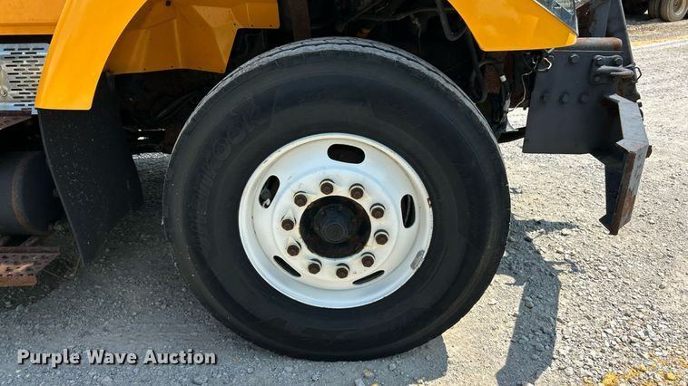 image for item EK8472 2006 International 7400 flatbed truck