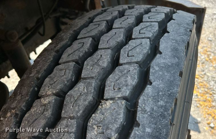 image for item EK8472 2006 International 7400 flatbed truck