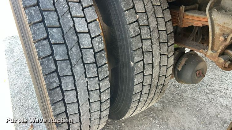 image for item EK8472 2006 International 7400 flatbed truck