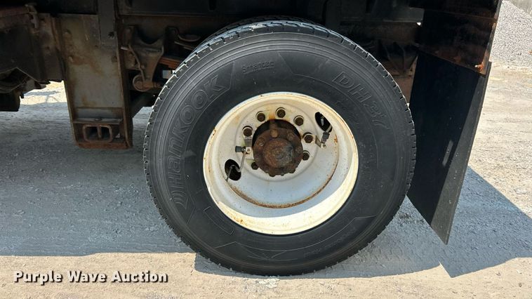 image for item EK8472 2006 International 7400 flatbed truck