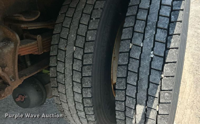 image for item EK8472 2006 International 7400 flatbed truck