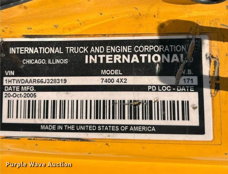 image for item EK8472 2006 International 7400 flatbed truck