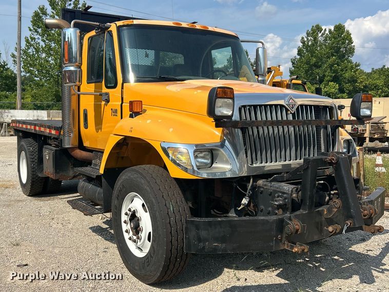 image for item EK8474 2006 International 7400 flatbed truck