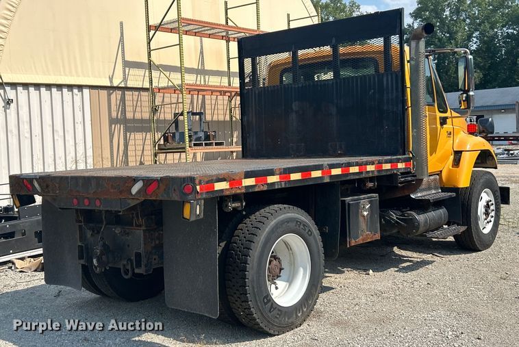 image for item EK8474 2006 International 7400 flatbed truck