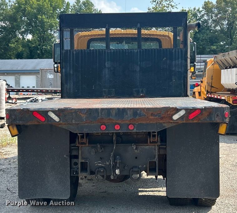 image for item EK8474 2006 International 7400 flatbed truck