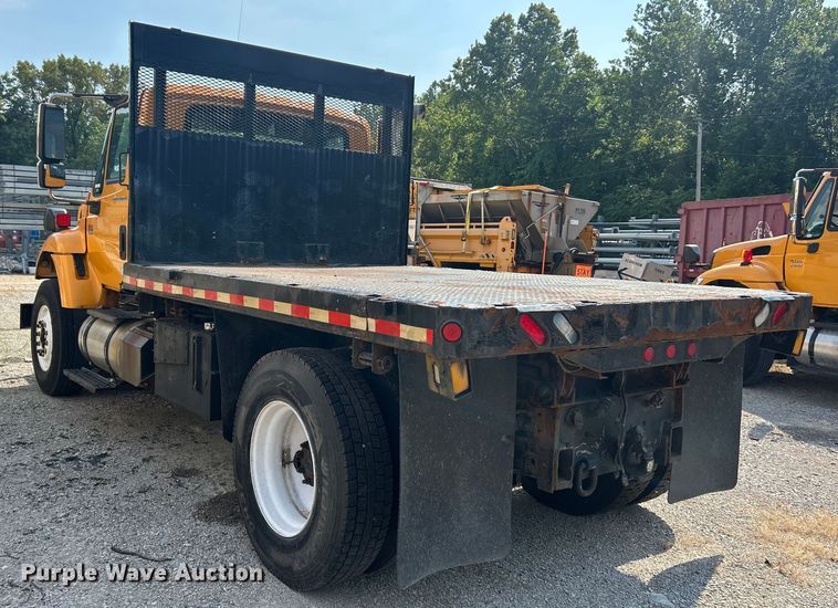 image for item EK8474 2006 International 7400 flatbed truck