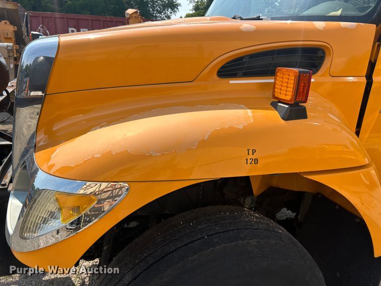 image for item EK8474 2006 International 7400 flatbed truck