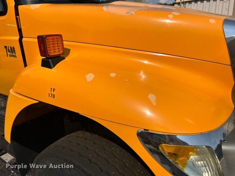 image for item EK8474 2006 International 7400 flatbed truck