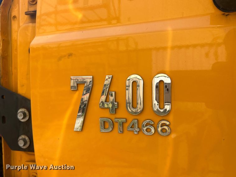 image for item EK8474 2006 International 7400 flatbed truck