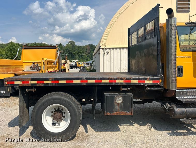 image for item EK8474 2006 International 7400 flatbed truck