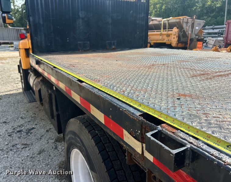 image for item EK8474 2006 International 7400 flatbed truck