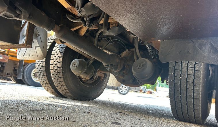 image for item EK8474 2006 International 7400 flatbed truck