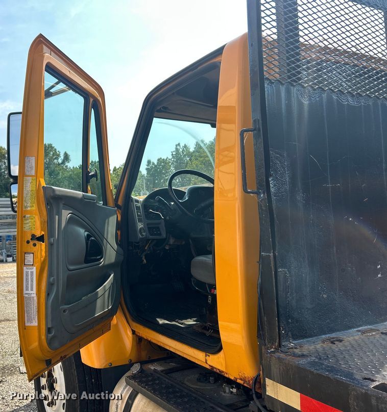 image for item EK8474 2006 International 7400 flatbed truck