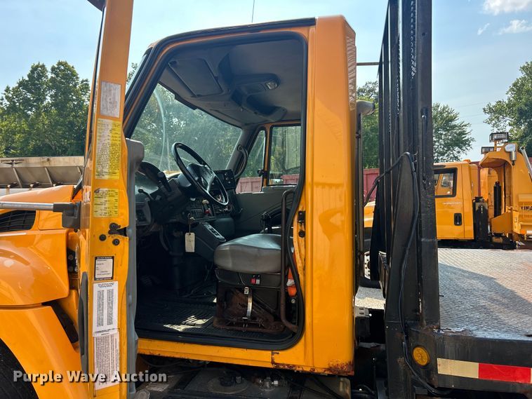 image for item EK8474 2006 International 7400 flatbed truck