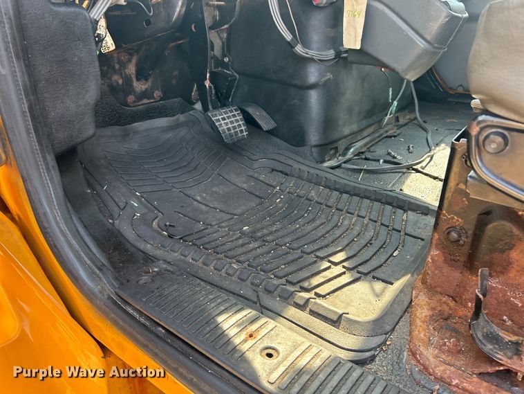 image for item EK8474 2006 International 7400 flatbed truck