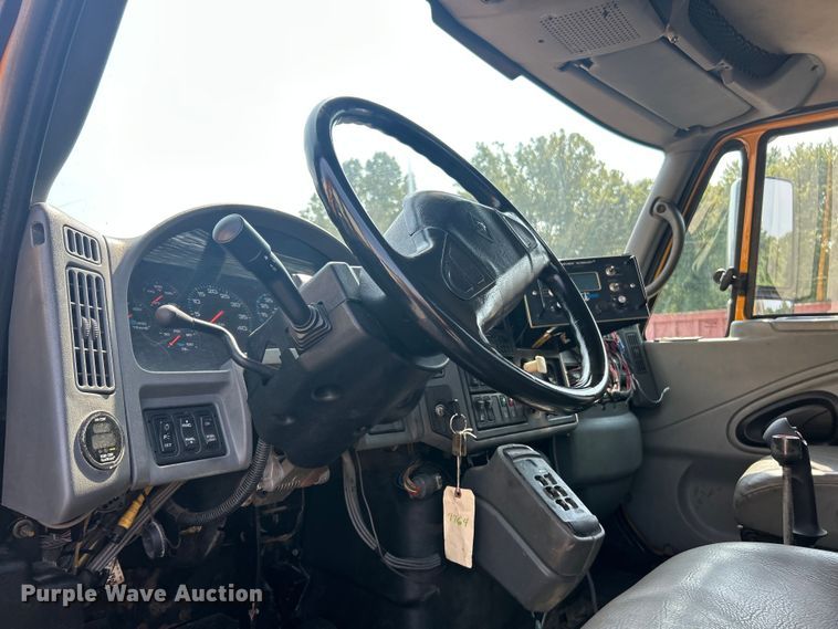 image for item EK8474 2006 International 7400 flatbed truck