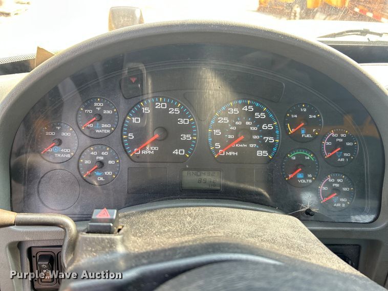 image for item EK8474 2006 International 7400 flatbed truck