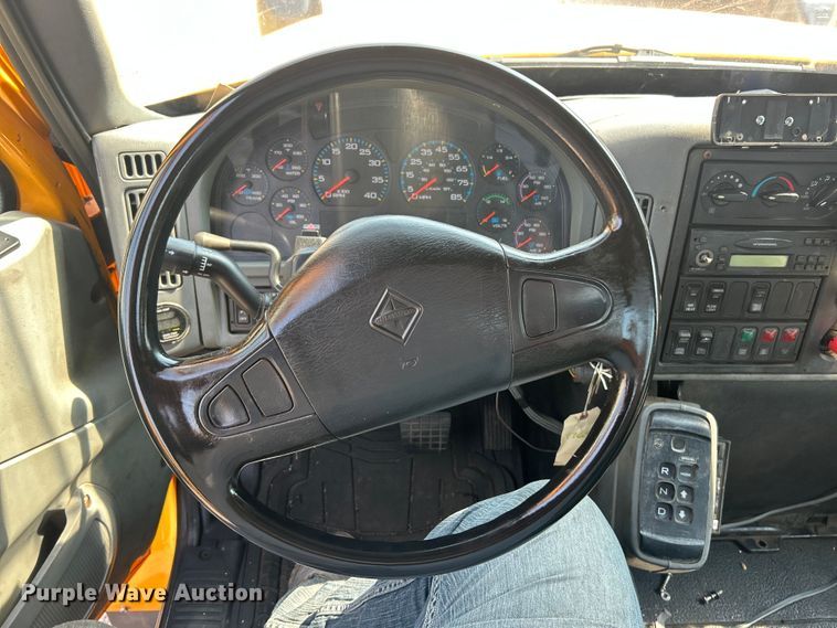 image for item EK8474 2006 International 7400 flatbed truck