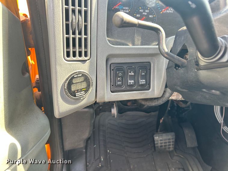 image for item EK8474 2006 International 7400 flatbed truck