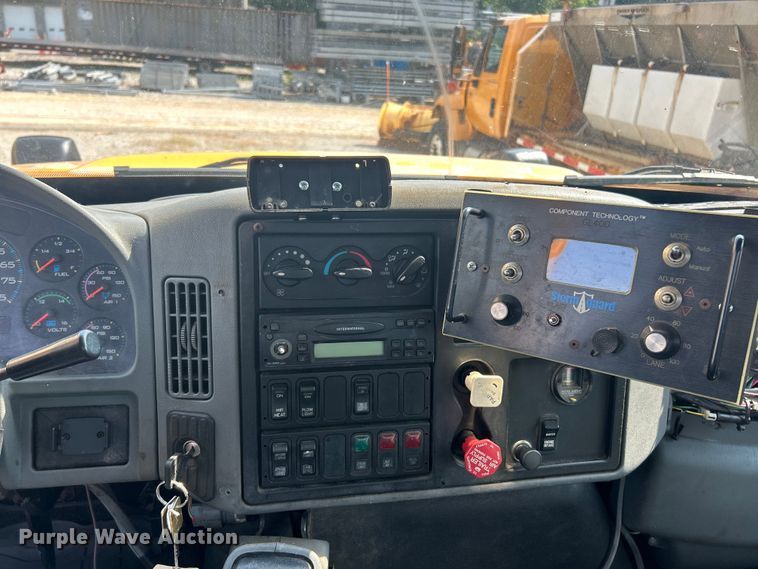 image for item EK8474 2006 International 7400 flatbed truck