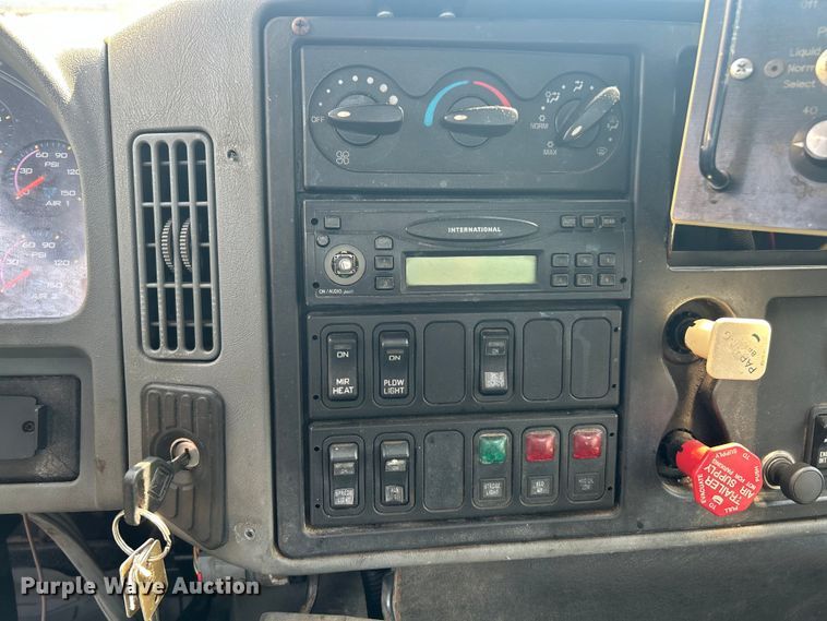 image for item EK8474 2006 International 7400 flatbed truck