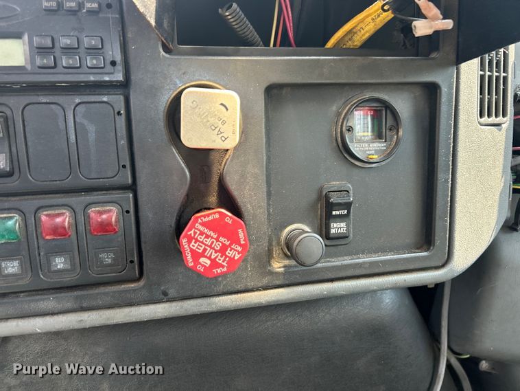 image for item EK8474 2006 International 7400 flatbed truck