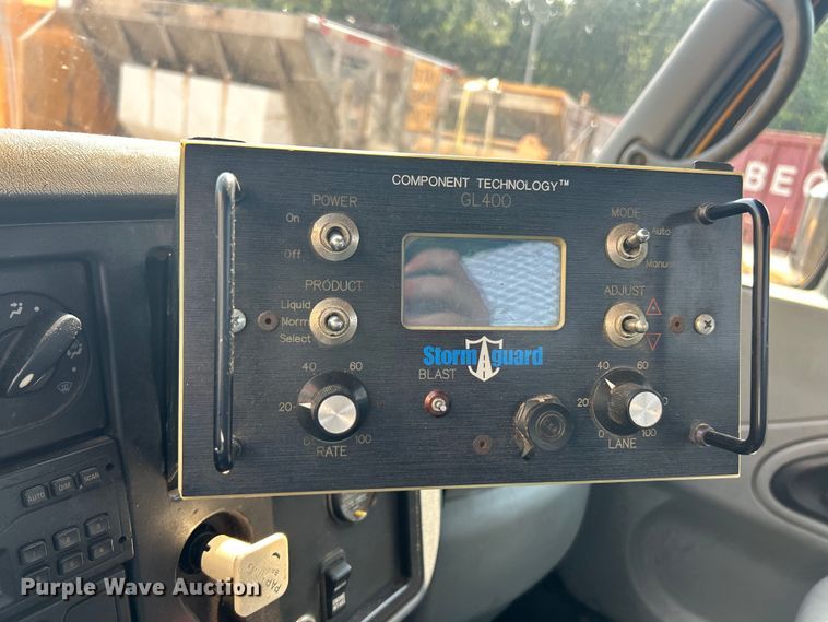 image for item EK8474 2006 International 7400 flatbed truck