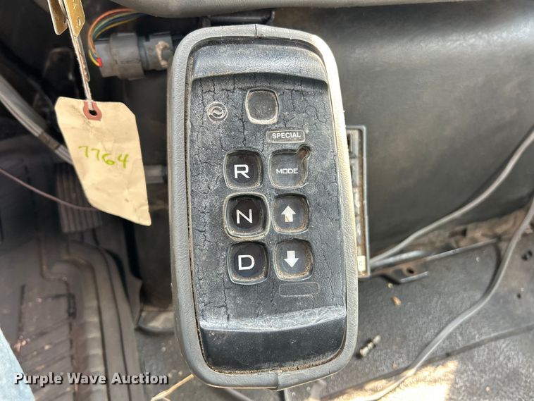 image for item EK8474 2006 International 7400 flatbed truck