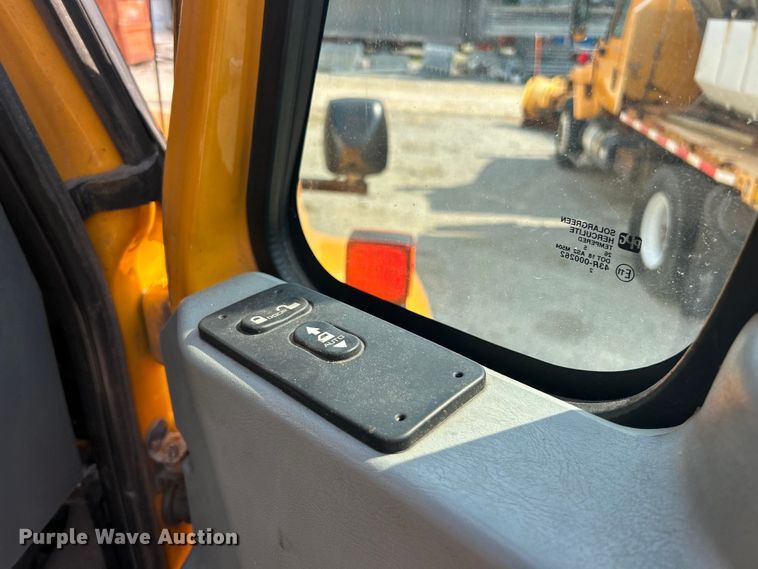 image for item EK8474 2006 International 7400 flatbed truck