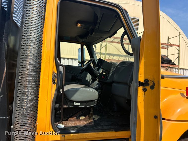 image for item EK8474 2006 International 7400 flatbed truck