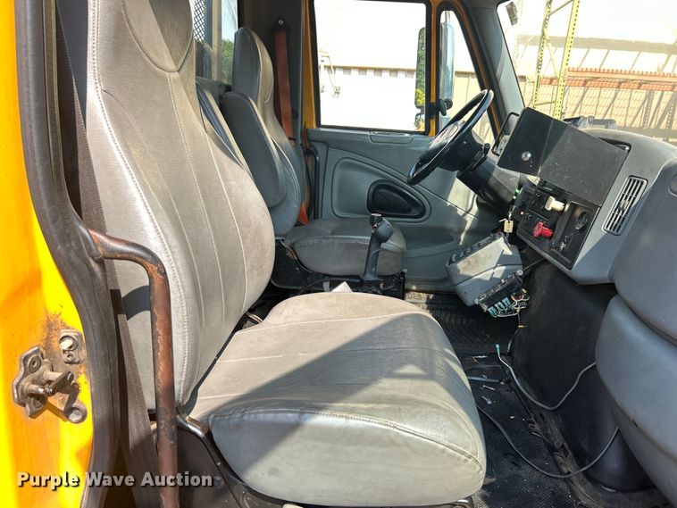 image for item EK8474 2006 International 7400 flatbed truck