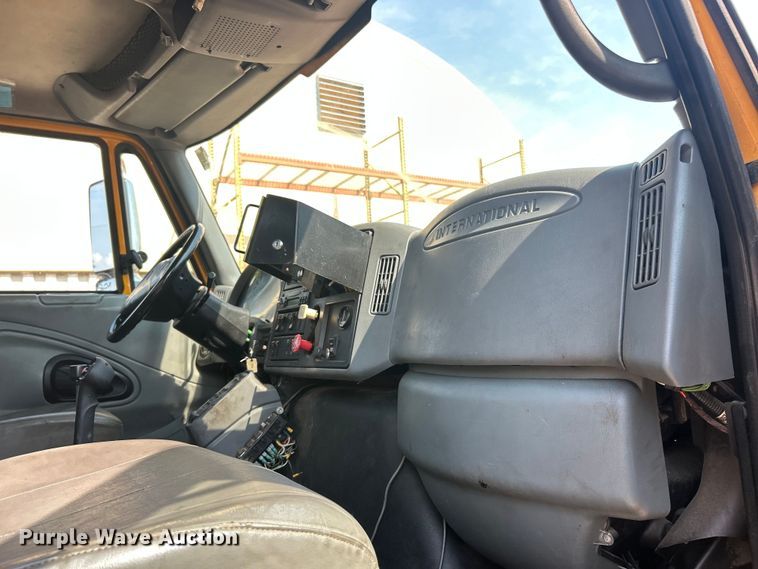 image for item EK8474 2006 International 7400 flatbed truck