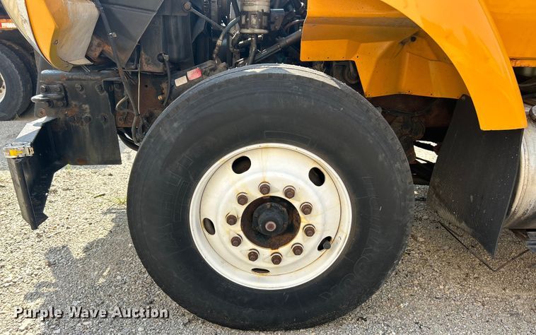 image for item EK8474 2006 International 7400 flatbed truck