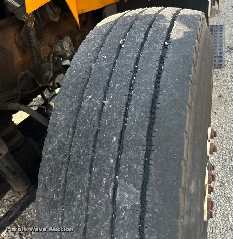 image for item EK8474 2006 International 7400 flatbed truck